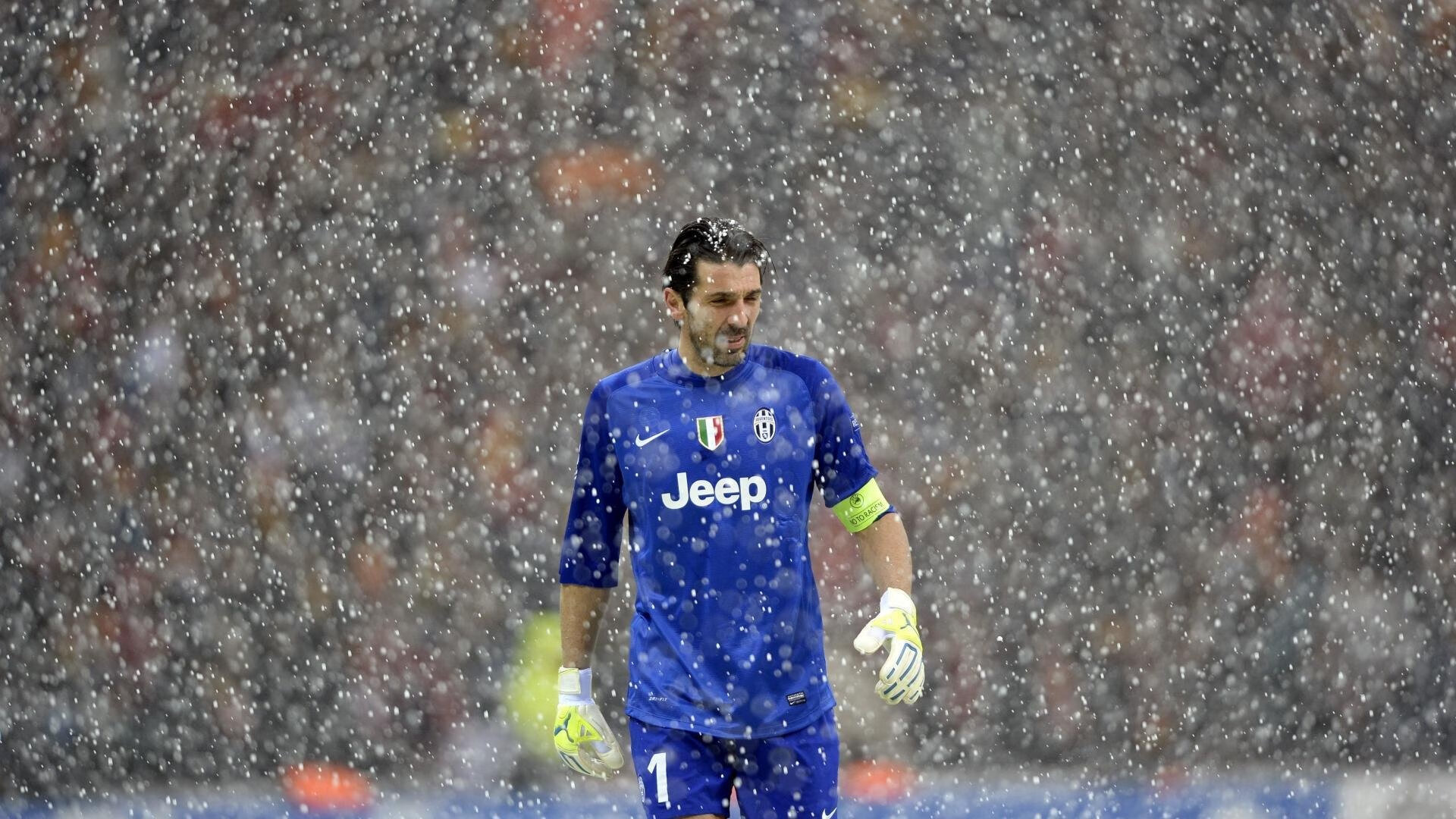 WBO女子拳王战 中国女拳手点数获胜 创造亚洲新纪录